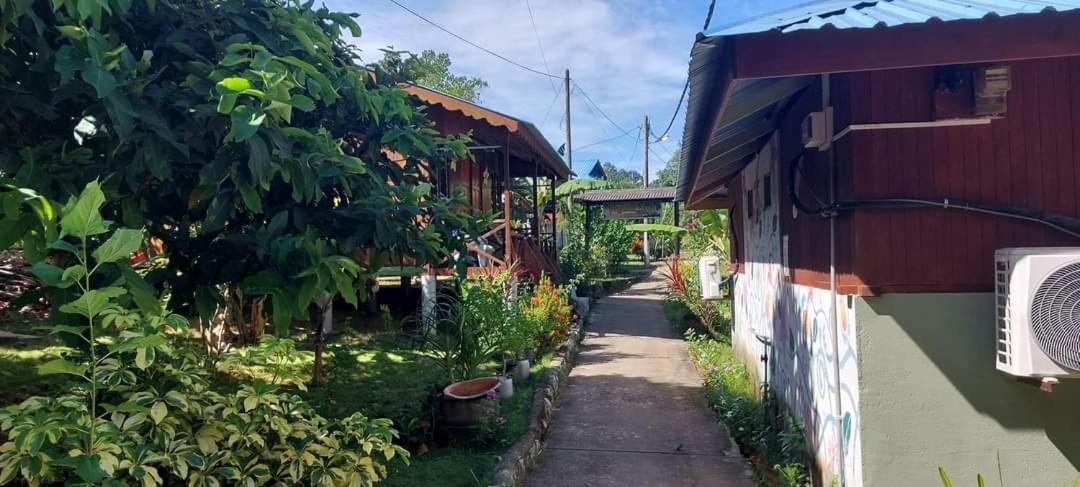 Hotel Ella'S Place Salang Tioman Exterior foto