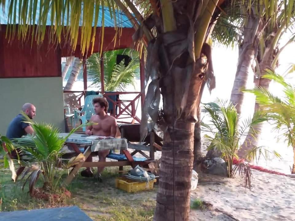 Ella'S Place Salang Tioman Kampong Ayer Batang Exterior foto