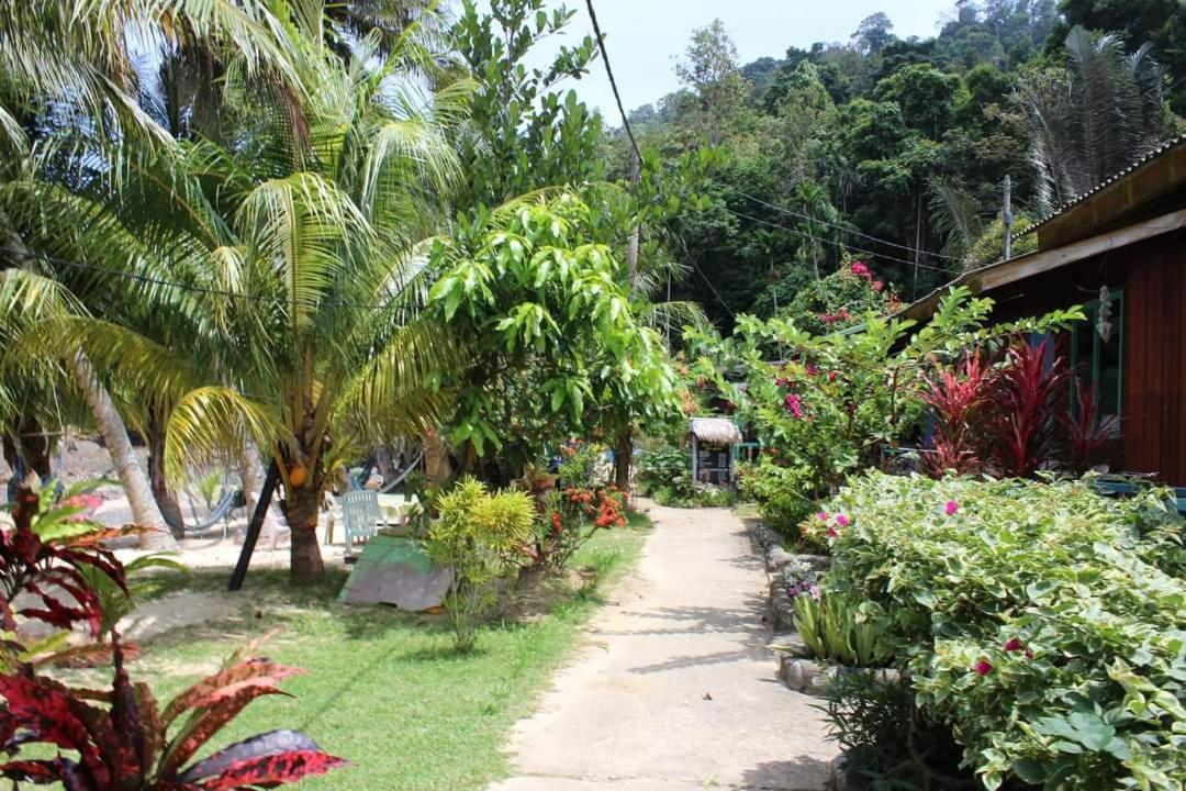 Hotel Ella'S Place Salang Tioman Exterior foto