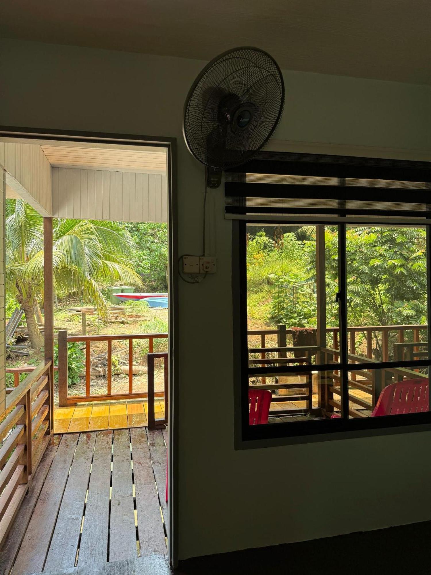 Ella'S Place Salang Tioman Kampong Ayer Batang Exterior foto